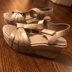 Antelope wedges size 37